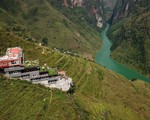 Panorama “mọc” trên đỉnh Mã Pì Lèng: Sẽ phá dỡ toàn bộ tầng giật cấp nhô ra sông Nho Quế