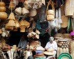 Chợ đặc biệt giữa lòng Hà Nội chỉ bán những vật dụng cổ, tên gọi còn bị lãng quên