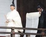 Hé lộ hình ảnh mới nhất của Nhật hoàng và vợ con trước lễ đăng cơ tại đền thiêng