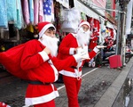 Dịch vụ thu&ecirc; &ocirc;ng gi&agrave; Noel tặng qu&agrave; đang si&ecirc;u đắt h&agrave;ng, phụ huynh đặt lịch c&agrave;ng sớm, gi&aacute; c&agrave;ng mềm