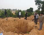 Cận cảnh những hố sâu khổng lồ chôn chất thải độc hại ở Sóc Sơn