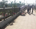 Nữ sinh tử vong trên cầu vượt bộ hành Suối Tiên