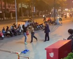 Hà Nội: Phẫn nộ nam nhân viên bảo vệ vừa đấm vào mặt vừa chửi người phụ nữ chỉ vì việc để xe