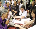 Số người cao tuổi Việt Nam tăng nhanh: Thách thức chính sách về y tế và phúc lợi xã hội