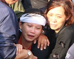 Nhiều người bật khóc đưa tiễn 3 nạn nhân vụ thảm sát ở Bình Dương về nơi an nghỉ