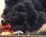 Cảnh tượng máy bay bốc cháy hãi hùng trên đường băng khiến 41 người chết trong đó có 2 trẻ em