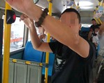 Vì sao 'khó xử' vụ nam thanh niên thủ dâm ngay trên xe bus, sát cạnh nữ sinh cấp 2?