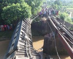 Sập cầu khiến tàu hỏa rớt xuống sông 4 người thiệt mạng