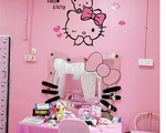 Cặp vợ chồng trung niên chơi trội khi cải tạo lại ngôi nhà cũ nát thành ngôi nhà Hello Kitty sến rện