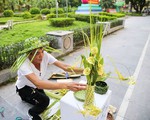 &apos;Hô biến&apos; lá dừa nước miền Tây thành giỏ hoa, con vật ở Hà Nội, kiếm tiền triệu mỗi ngày