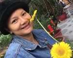 &apos;Nữ hoàng cảnh nóng&apos; Việt Nam để mặt mộc lộ rõ dấu hiệu tuổi tác đi chăm vườn cây 5000 m2 đầy hoa thơm