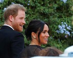 'Chịu chi', 'chịu chơi' nhưng Công nương Meghan Markle vẫn bị chê vô duyên trong đám cưới bạn thân