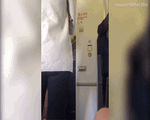 Cặp đôi làm 'chuyện ấy' trong nhà vệ sinh máy bay khiến nhiều hành khách phải chờ đợi, lúc bước ra xấu hổ không dám nhìn ai