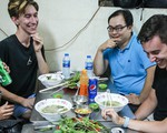 Quán phở miến gà ta chật kín khách từ sáng đến đêm ở Sài Gòn