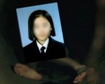 Vụ án &apos;móng tay sơn đỏ&apos; gây xôn xao Hàn Quốc 16 năm: Nữ sinh mất tích trên đường về nhà, chết lõa thể trong đường ống nước cách nhà 6km