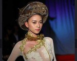 Vừa lên án nữ ca sĩ Kacey mặc áo dài Việt phản cảm, Ngô Thanh Vân lại gây tranh cãi vì diện phiên bản xuyên thấu, hở cả eo