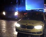 Phát hiện 15 người đàn ông trốn trong xe tải vượt biên vào Anh