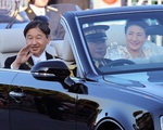 Vợ chồng Nhật hoàng tươi cười diễu hành trên đường phố Tokyo