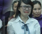 Chị gái nữ sinh giao gà gục khóc nức nở tại tòa sau khi mẹ bị tuyên án 20 năm tù