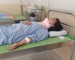Phẫn nộ clip nữ sinh lớp 8 ở Hà Nội bị bạn đánh đến chấn thương cột sống, ai nấy rùng mình với lý do được đưa ra sau đó