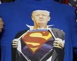 Tổng thống Donald Trump từng định mặc áo siêu nhân khi xuất viện