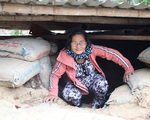 Người dân Quảng Nam đào hầm tránh bão số 9
