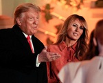 Vợ Tổng thống Trump nắm chặt tay chồng xuất hiện rạng ngời tiếp tục chứng minh &apos;không có chuyện dùng người đóng giả&apos;