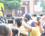 Người hâm mộ đến rất sớm tiễn đưa cố nghệ sĩ Chí Tài