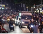Sài Gòn nay sao thật lạ: Hàng nghìn người theo sau tiễn NS Chí Tài một đoạn, không tiếng còi xe và lặng lẽ nhường đường