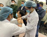 Tiêm vaccine COVID-19 cho 3 người Việt đầu tiên