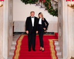 Ông Trump bị nghi photoshop ảnh Noel cuối cùng ở Nhà Trắng