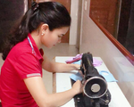 Nữ giáo viên mầm non ở Hà Tĩnh may hàng trăm khẩu trang miễn phí tặng người dân