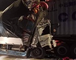 Tai nạn kinh hoàng: Tông vào đuôi container, 3 người chết thảm