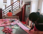 2 giáo viên ở Hà Tĩnh may 300 khẩu trang tặng học sinh nghèo phòng dịch COVID-19