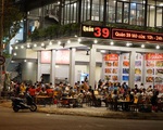 Quán nhậu ở Sài Gòn tấp nập hàng trăm khách khi vừa nới lỏng cách ly xã hội