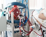 Bác gái bệnh nhân 17 trở nặng, chuyên gia hội chẩn liên tục, xem xét đặt lại ECMO