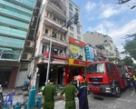 Nghi nổ bình gas tại nhà hàng gà rán giữa phố cổ Hà Nội, 3 người nguy kịch