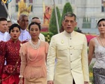 Vua Thái Lan vẫn &apos;mất tích&apos; cùng 20 thê thiếp giữa đại dịch khiến nhiều người dân bức xúc