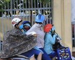 Không bán trú, tan trường lúc 4 giờ chiều, học sinh Hà Nội khốn khổ vì nắng nóng
