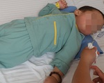 Bé trai 21 tháng bị bại não chỉ sau một cốc trà sữa, cảnh báo sai lầm cha mẹ có thể làm trẻ chết oan