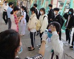 Hà Nội: Phát hiện 3 học sinh bị sốt trong ngày đầu quay lại trường học