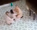 X&ocirc;n xao clip sư c&ocirc; li&ecirc;n tục giật t&oacute;c, t&aacute;t tới tấp v&agrave;o mặt đồ đệ trong ch&ugrave;a ở S&agrave;i G&ograve;n