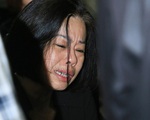 Mẹ MC Diệu Linh khóc ngất trong đám tang con gái