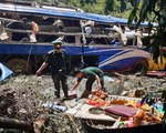 Khoảnh khắc kinh hoàng vụ xe khách lao xuống vực khiến 6 người tử vong