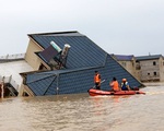 Lũ lụt tang thương ở Trung Quốc: 141 gười chết, di sản cầu cổ 800 năm tuổi bị phá hủy
