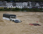 Tin lũ lụt mới nhất ở Trung Quốc: Diễn biến xấu, mưa lớn chuyển hướng sang miền Tây