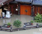 Hình ảnh lũ lụt tồi tệ ở Trung Quốc: Thị trấn cổ nổi tiếng có niên đại nghìn năm chìm trong biển nước