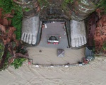 Cận cảnh chân tượng Phật lớn nhất thế giới chìm trong nước lũ, 34 triệu người dân điêu đứng vì thiên tai