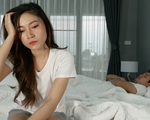 Khi chị dâu bóc phong bì mừng sinh nhật, tôi đứng hình khi số tiền 500 ngàn trong đó đã biến thành 5 triệu lúc nào không hay