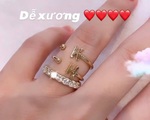 Hồ Ngọc Hà gây chú ý khi khoe nhẫn kim cương tiện thể khoe luôn 2 chiếc nhẫn với 2 chữ cái đặc biệt này